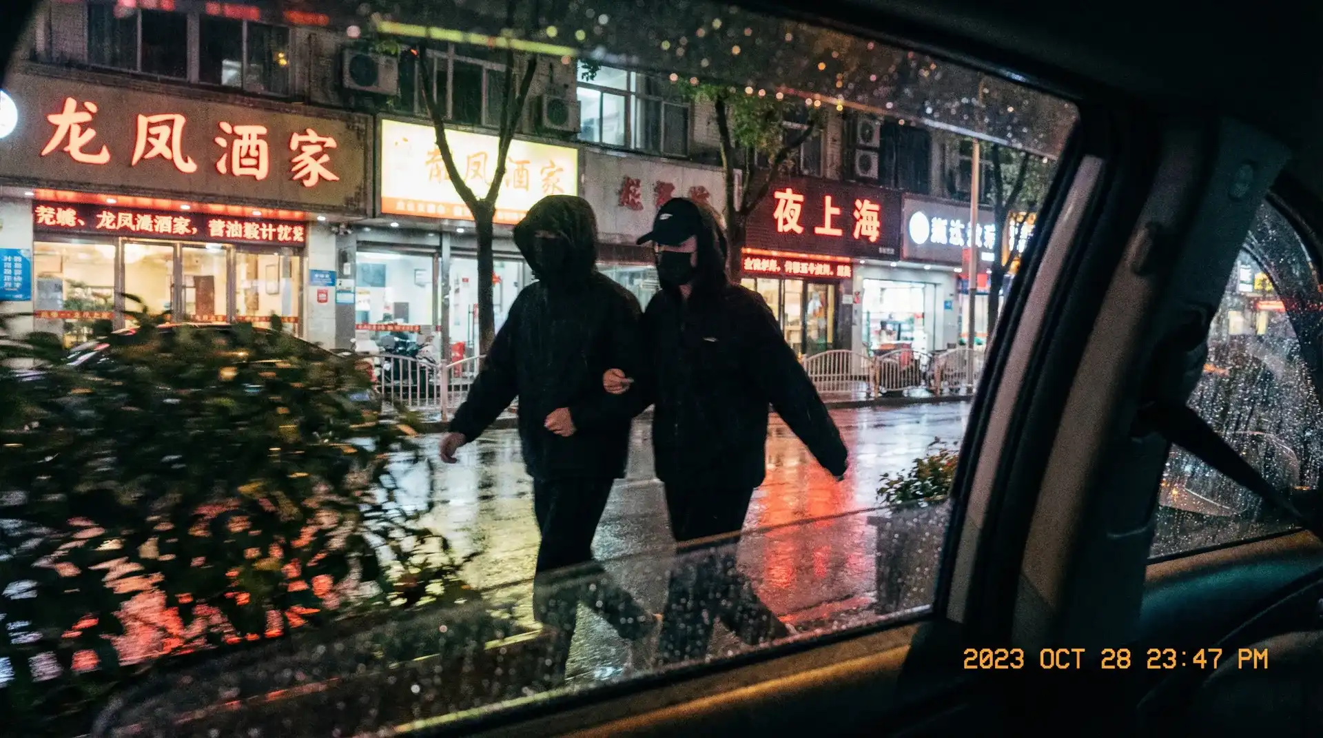 糖心logo免费 - 顶流明星深夜密会现场抓拍照片
